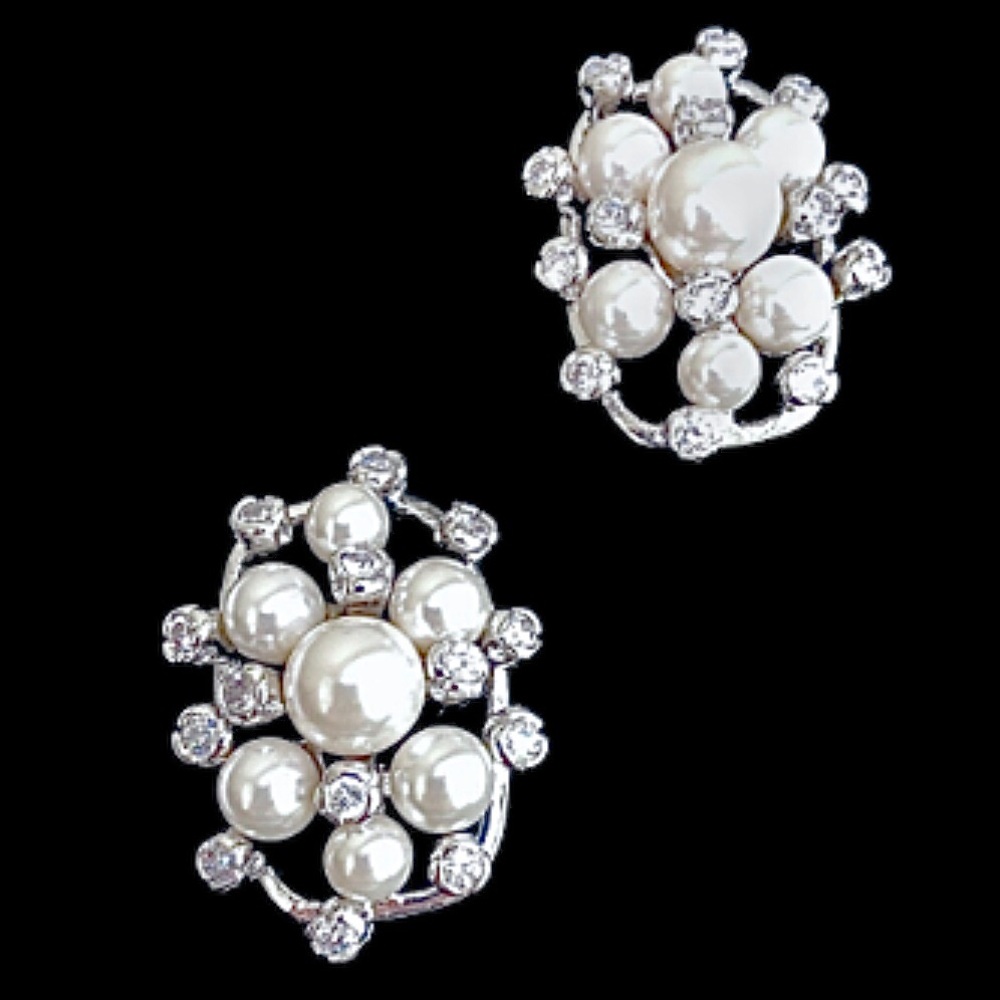 🎉🎊HP🎊🎉🆕 Gorgeous Pearl and crystal earrings - Picture 3 of 5